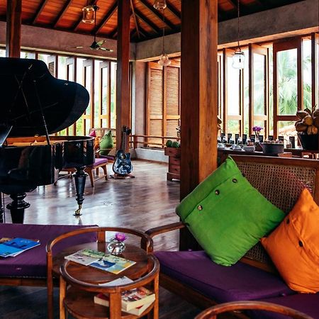 Utmt - Underneath The Mango Tree Spa & Beach Resort 디크웰라 외부 사진