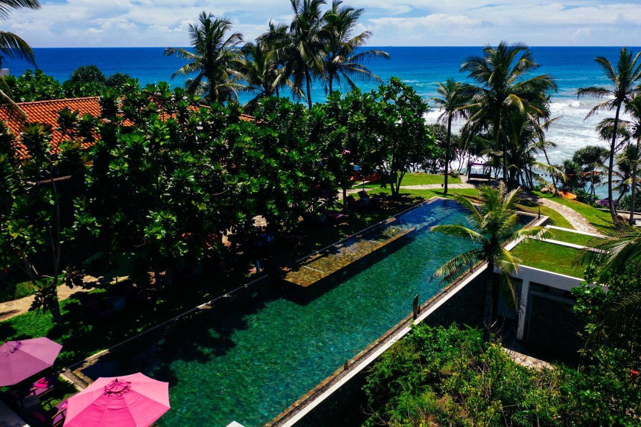 Utmt - Underneath The Mango Tree Spa & Beach Resort 디크웰라 외부 사진