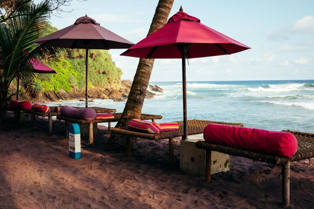 Utmt - Underneath The Mango Tree Spa & Beach Resort 디크웰라 외부 사진