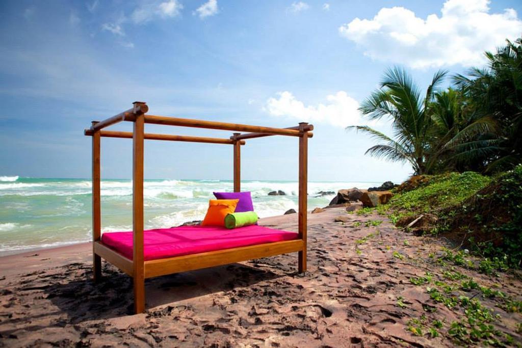 Utmt - Underneath The Mango Tree Spa & Beach Resort 디크웰라 외부 사진